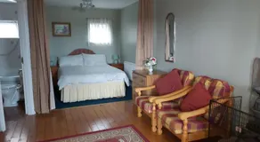 Keane's Bar & Restaurant - Image 2