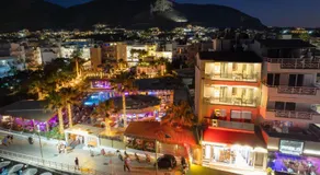 Palm Beach Luxury Seafront Suites, Next to Palm Beach Club, Lively Nights - Image 4