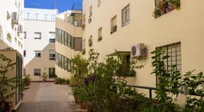 Colours Apartment and Garage Historical Center 4 pax - Image 4