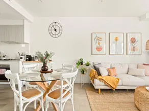 Coastal 2-Bed Apartment near Beach - Image 2