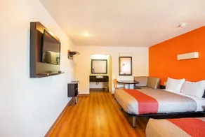 Economy Hotel Kansas City - Image 2