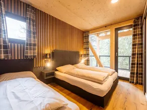 Lavish chalet with sauna  hot tub - Image 4