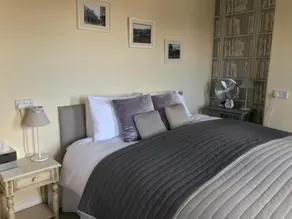 The Glastonbury Town House - Image 5
