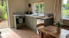 Garden cottage near River Exe - Image 3