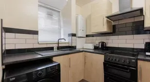 2 Br Flat in Greenwich next to Cutty Sark - Image 2