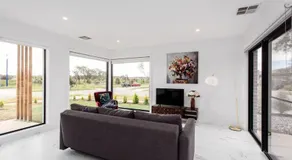 Bright and Chic House at Throsby with 4 Bedrooms - Image 5