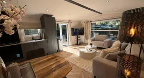 VELUWSHOF HOENDERLOO HOLIDAYS Luxe Holidayhomes with PRIVATE JACUZZI'S - SwimmingPool - Tennis Court - Bowling - Supermarket and Children Entertainment - Image 2