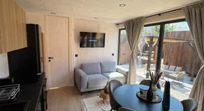 Exclusive Wellness House with Jacuzzi and Sauna, 10 Gardens - Image 2