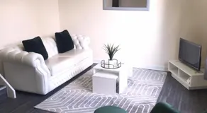 Vogue Apartments - Image 2