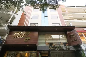 OYO Townhouse 670 Hotel 16 - Image 4