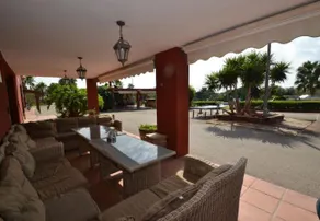 Villa de tres casas con padel y piscina - Image 5