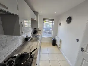 2ndHomeStays I Bilston I Contractor-Friendly House - Image 4