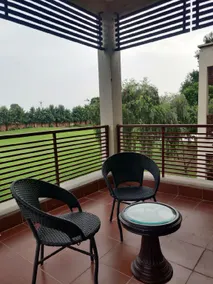 BURGUNDY BREEZE - The Studio With A View - Image 3