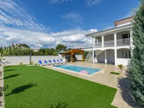Relaxing Villa near Porec with Pool - Image 3