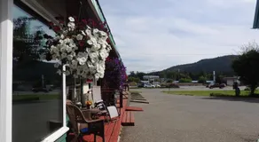 100 Mile Motel & RV Park - Image 5