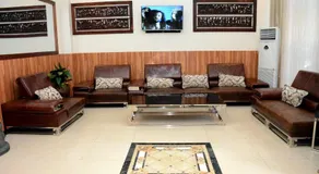 La Posh Hotel - Image 4