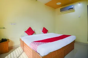 OYO 64091 Hotel Pathak Palace - Image 3