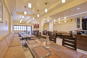 Vadodara Railway Station Road Formerly Hotel Raajpath - Image 2