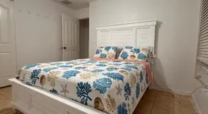 Serene 1-bedroom apartment with AC in Lehigh Acres, Florida - Image 2