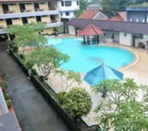 Uni Beach Hotel - Image 5