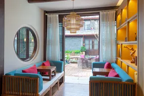 Lijiang Qilu Courtyard Hotel - Image 2