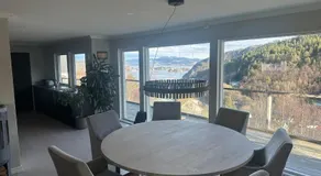 Large, spacious single-family home with good views - Image 3