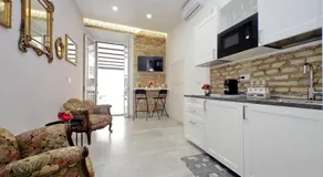 Roman Holiday Suites - Image 2