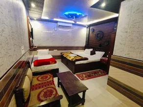 Goroomgo Hotel Hanuman Near Ram Mandir Ayodhya - Image 2