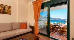 Zoe's Sea View Apartment - Image 2