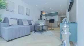 Unit 3 Sleek 1-BR Stays, Near Sheffield United Football Club, Fast Wi-Fi, Parking - Image 2