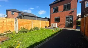 4 Bedroom Excellent Home Large Spacious New Built Detached House Driveway Free Parking - Image 5