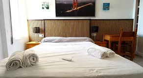 Studio avec piscine et terrasse | Vue mer - Image 2