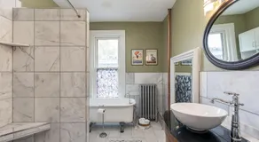 Moulin Rouge House Bed and Breakfast - Image 3