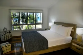 Ohana - Beachfront Holiday House - Image 2