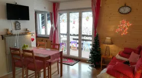 Romantic Chalet-Style Flat with Mountain View - Image 5