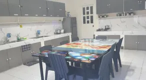 OMG Guesthouse Room for 6 - Image 4