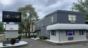 Bel Air Inn - Image 4