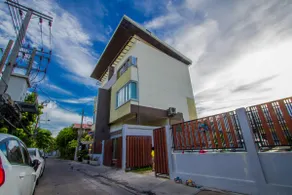 Wow! Entire 3 story house in Bangkok - Image 3