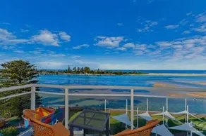 Panoramic Waterviews! One Bedroom Apartment - Image 3