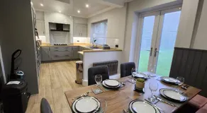 Beautifully Fab 3 bedroom 7 guests house - Image 3