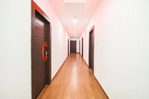 Hotel O Red Velvet Premium - Image 4
