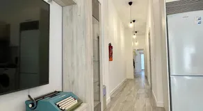 Apartamento nuevo, 2 dormitorios, patio y garaje - Image 4