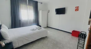 Tranquila, Céntrica y Luminosa Habitación de Matrimonio en Vivienda Compartida - Image 2