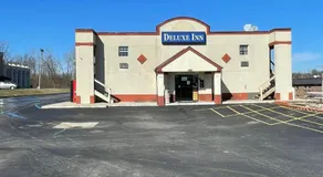 DELUXE INN - Image 4