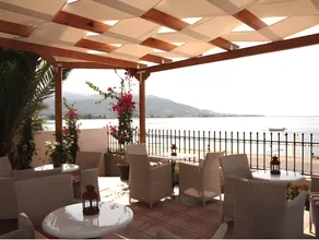 Over Sea Rooms & Villas - Image 4