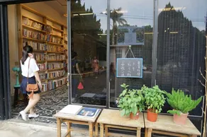 Waterstonebookstore - Image 5