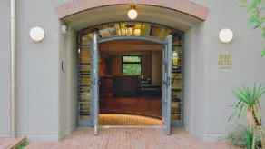 BIRD HOTEL - Image 3