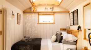 Harrys Hideout - Shepherd's Huts at Harrys Cottages - Image 2