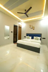 HOTEL BLUEMOON - Image 2