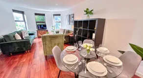 Promo Rate - Crouch End 4-Bedroom Home with Balcony & Parking near Alexandra Palace by Staylio London - Image 2